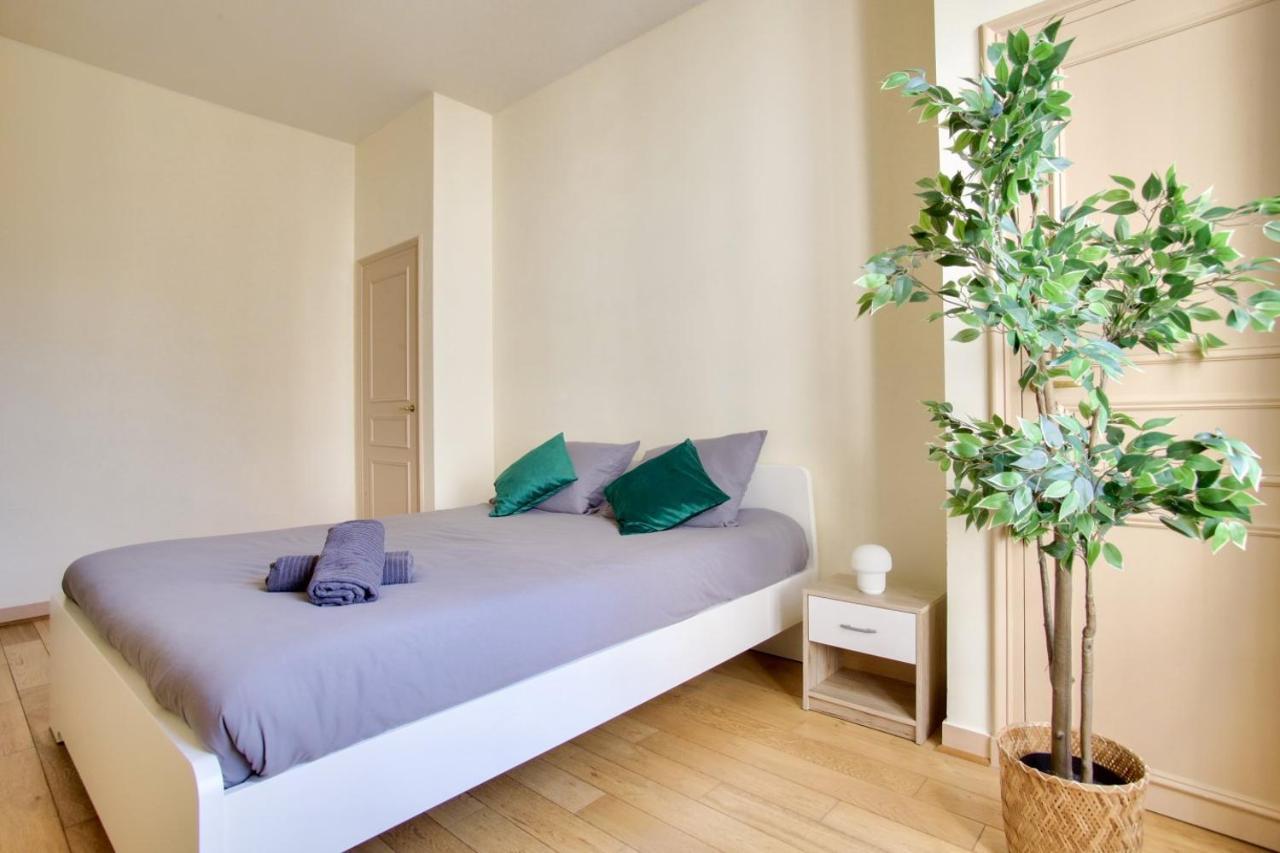 2 Bedrooms Tour Eiffel Rapp Paris Exterior foto